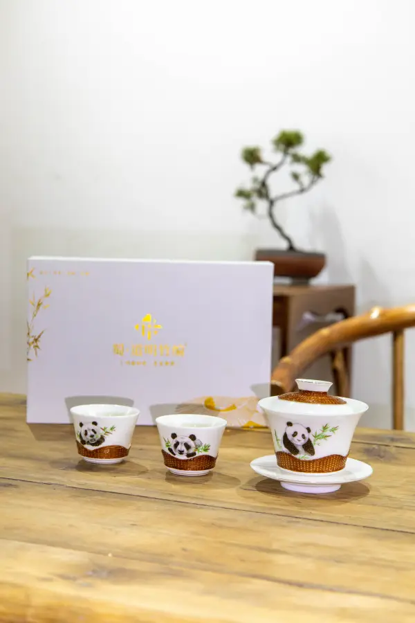 二代熊猫抱竹 “一盖碗二小杯 ”