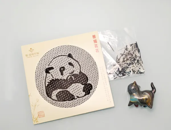 熊猫竹编画摆件